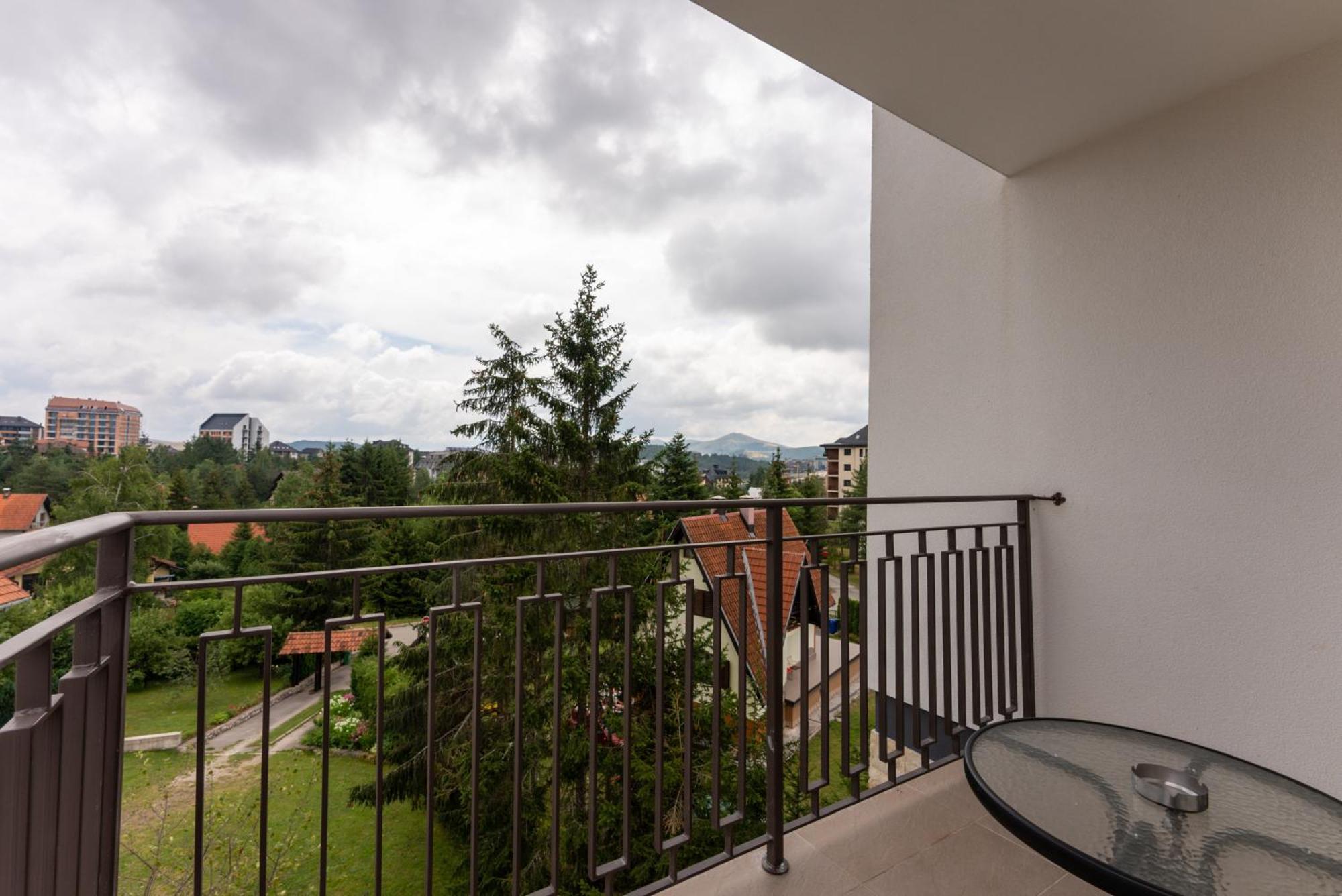 Apartmani Aleksandar ซลาตีบอร์ ภายนอก รูปภาพ